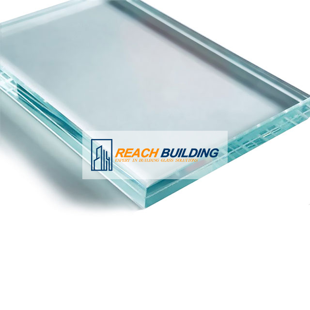 How Does Temperature Affect Low Iron Laminated Glass Performance?