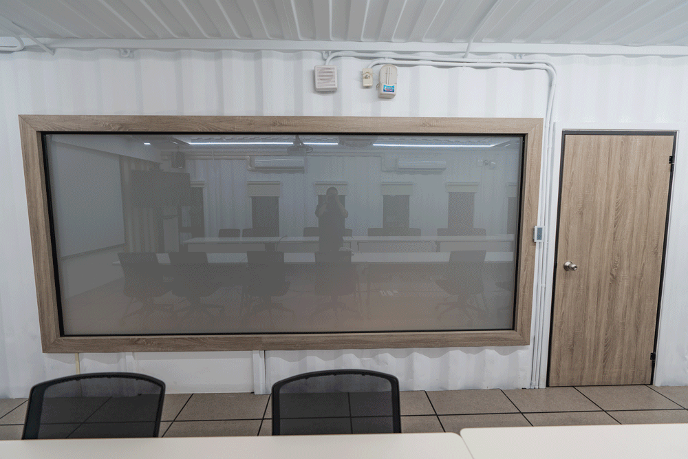 PDLC glass projection effect.gif