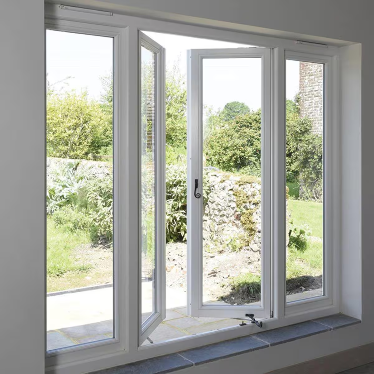 Ventana abatible