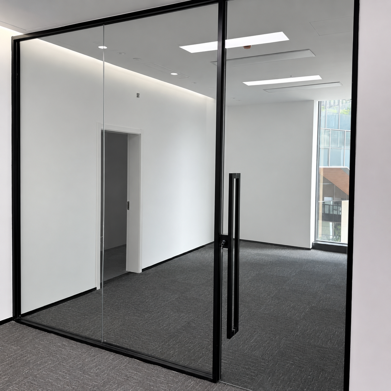 Puerta de vidrio transparente con marco de aluminio