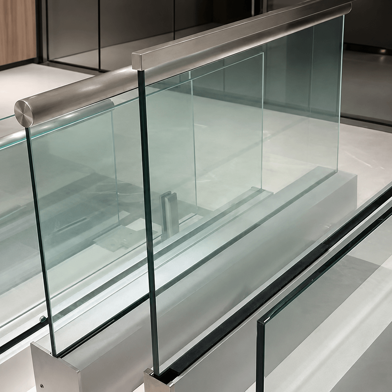 Handrail for semi-frameless glass railing