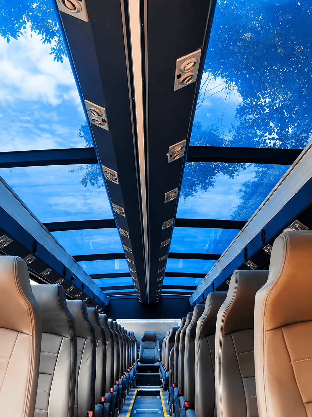 SpectraNyx Smart Glass application in sightseeing bus windows