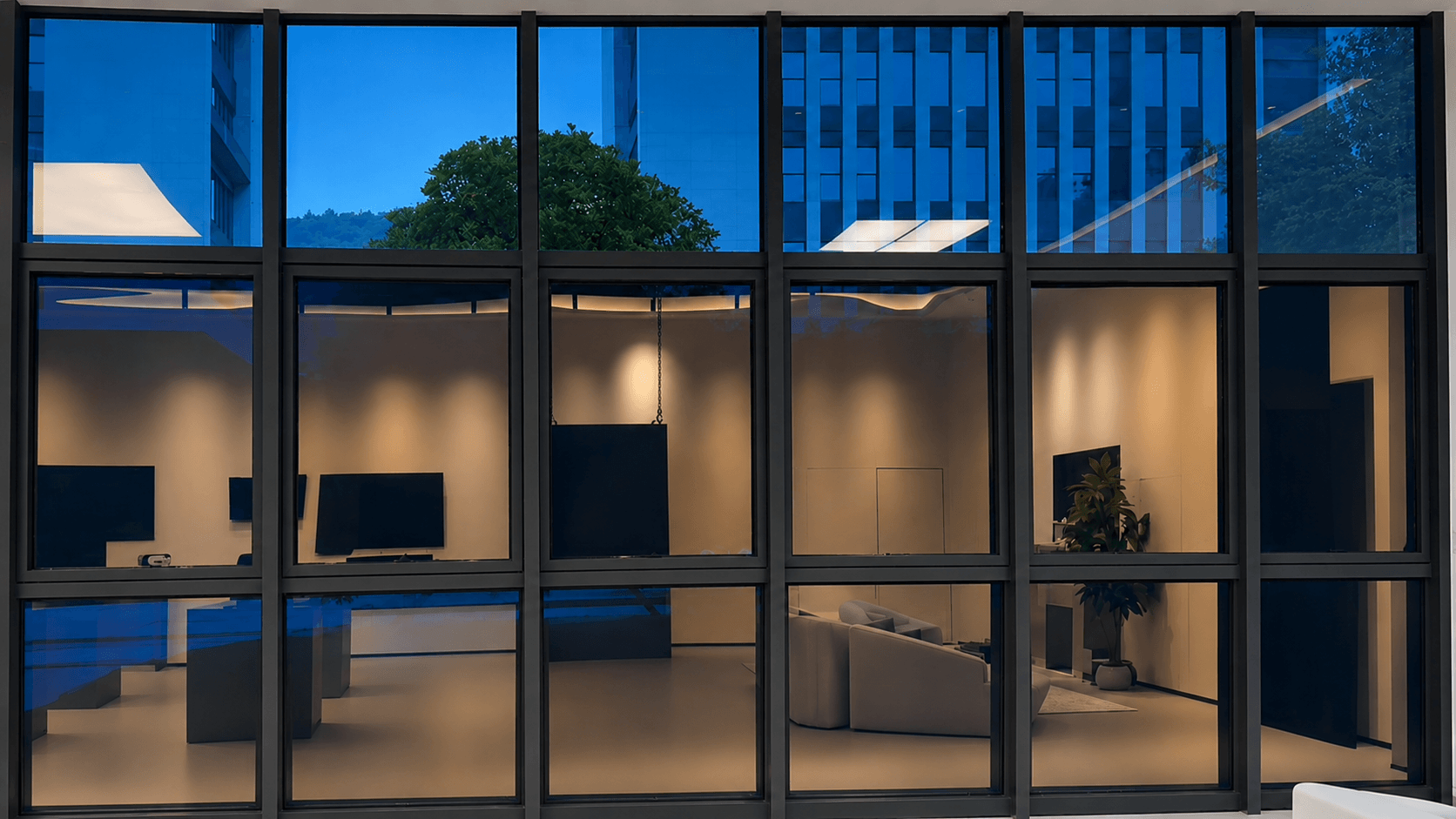 Outdoor effect of SpectraNyx SPD smart glass