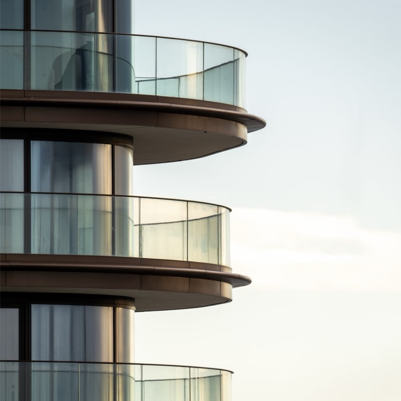 Trilhos de vidro para edif&iacute;cios comerciais